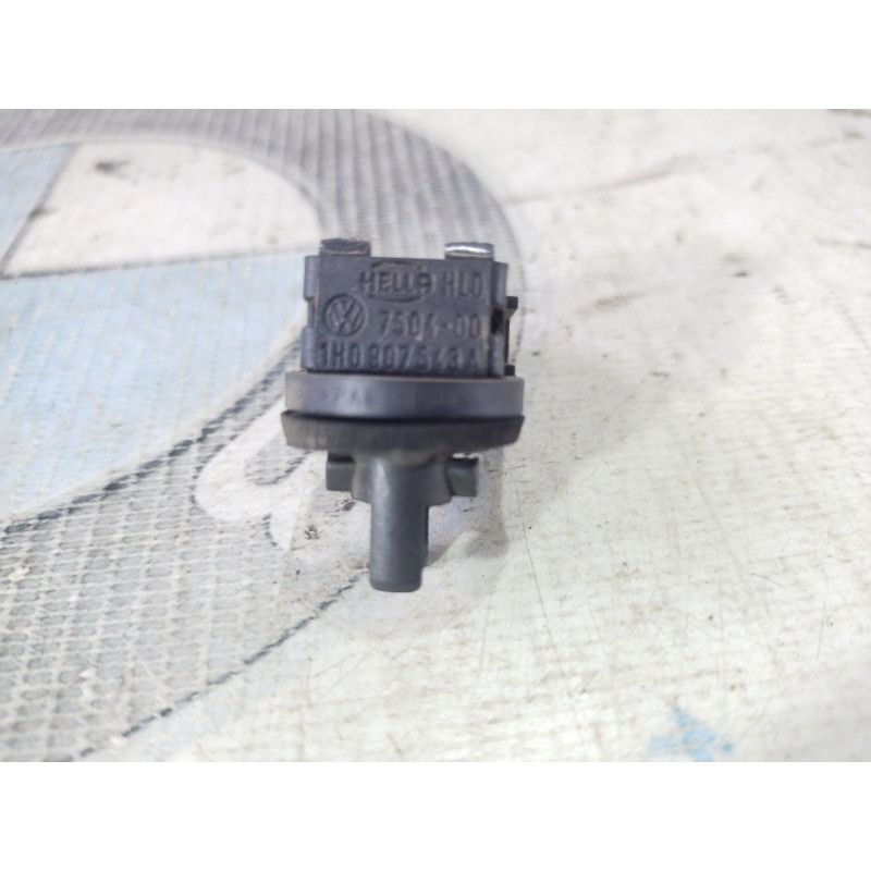 Датчик температуры (электрика / датчики) Volkswagen Passat B5 2000 2.5 1h0907543a