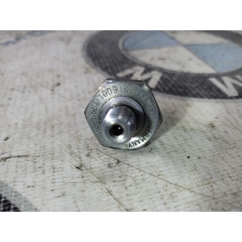 Датчик давления масла (электрика двигателя) Volkswagen Passat B5 2000 2.5 100919001