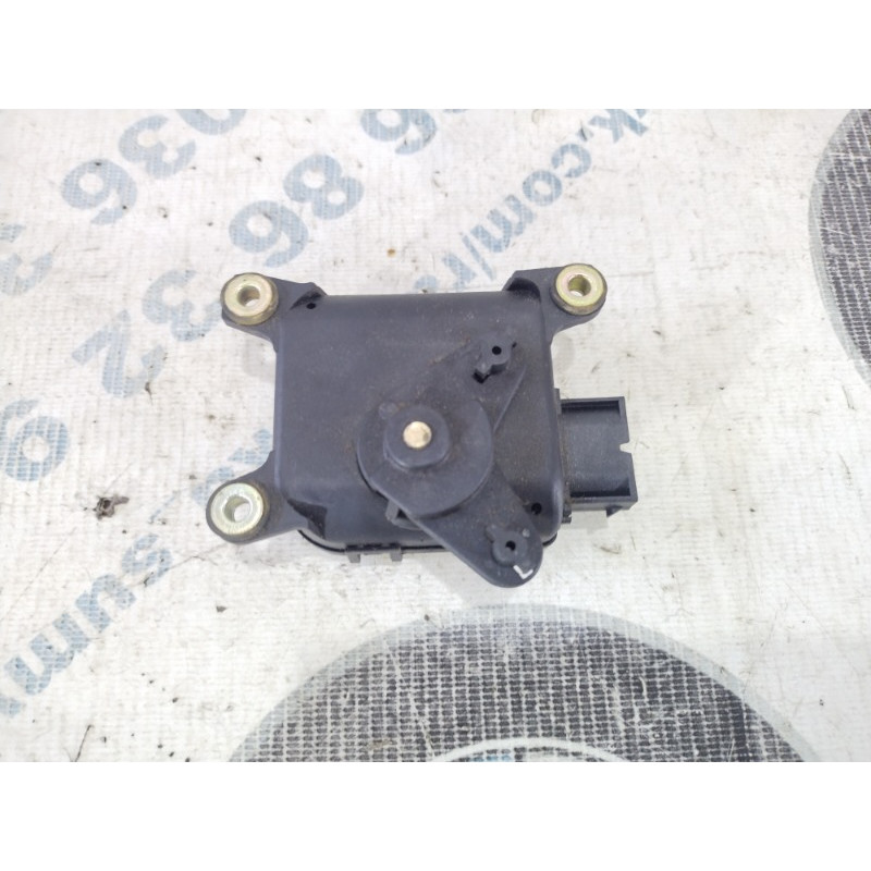 Привод заслонки отопителя (отопление и кондиционирование) Volkswagen Passat B5 2000 2.5 8d1820511b