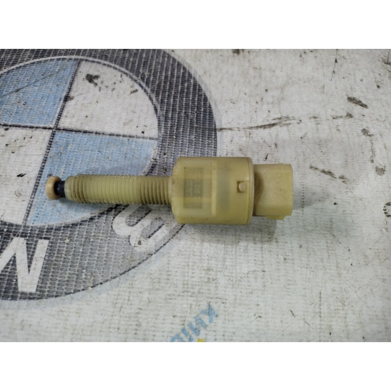 Концевик педали тормоза (электрика / датчики) Volkswagen Passat B5 2000 2.5 4a0945515a