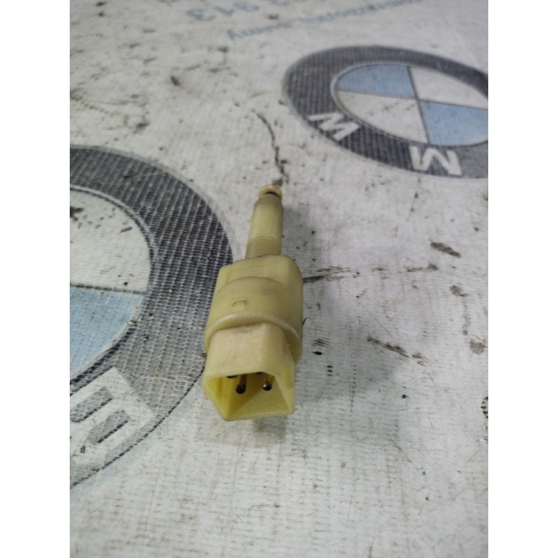 Концевик педали тормоза (электрика / датчики) Volkswagen Passat B5 2000 2.5 4a0945515a