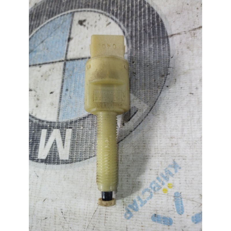 Концевик педали тормоза (электрика / датчики) Volkswagen Passat B5 2000 2.5 4a0945515a