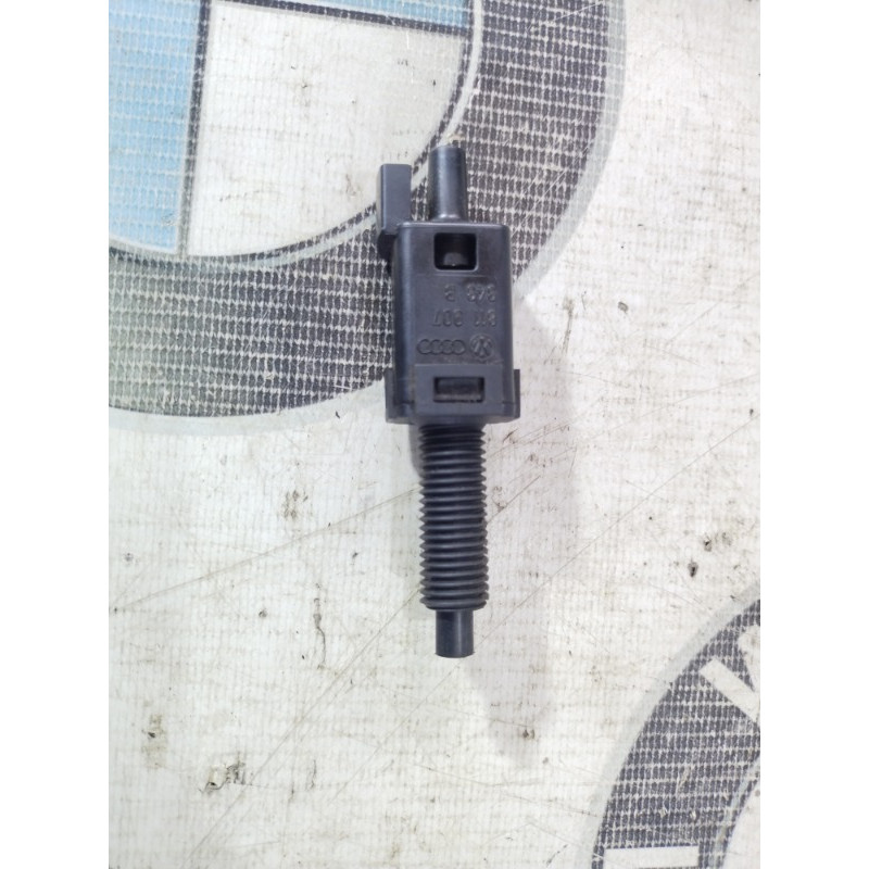 Концевик (электрика) Volkswagen Passat B5 2000 2.5 811907343B