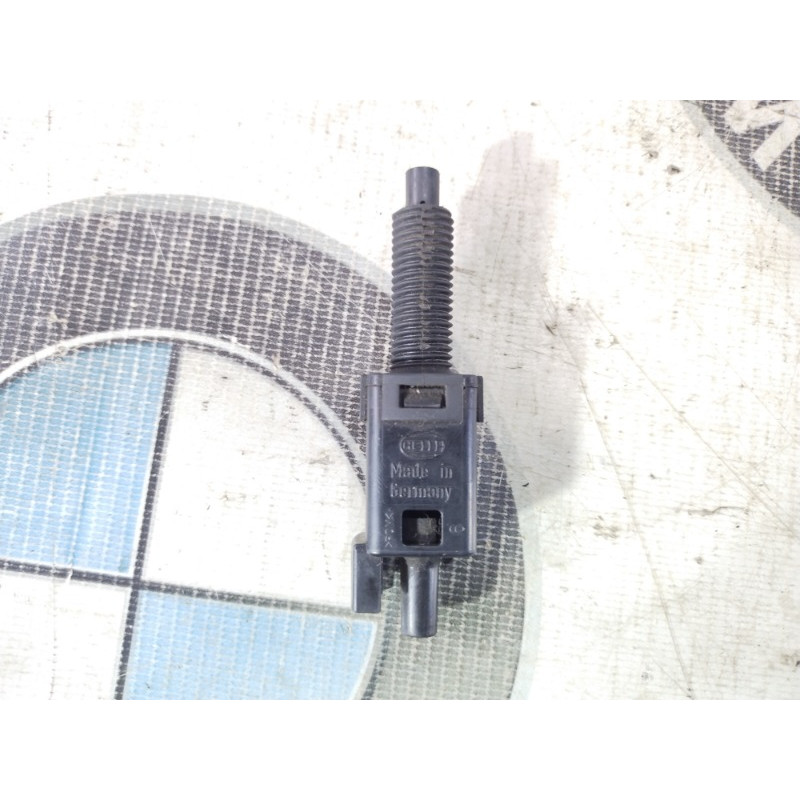 Концевик (электрика) Volkswagen Passat B5 2000 2.5 811907343B