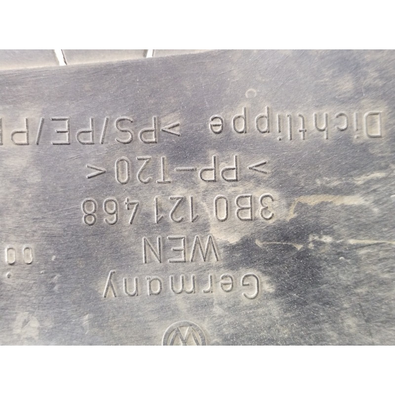 Пластик подкапотный (кузов и элементы) Volkswagen Passat B5 2000 2.5 3b0121468