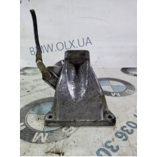 Кронштейн двигателя