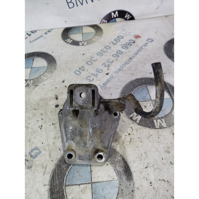 Кронштейн двигателя (кронштейны двигателя) Volkswagen Passat B5 2000 2.5 4b0199308