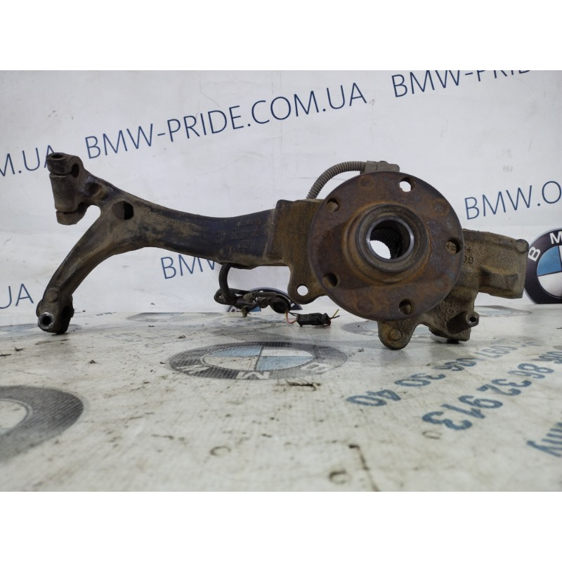 Поворотный кулак (подвеска) Volkswagen Passat B5 2000 2.5 8D0407258AE