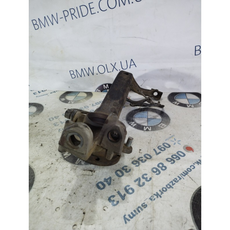 Поворотный кулак (подвеска) Volkswagen Passat B5 2000 2.5 8D0407258AE