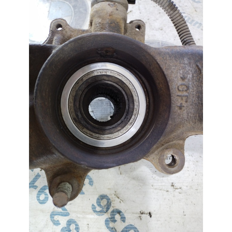 Поворотный кулак (подвеска) Volkswagen Passat B5 2000 2.5 8D0407258AE