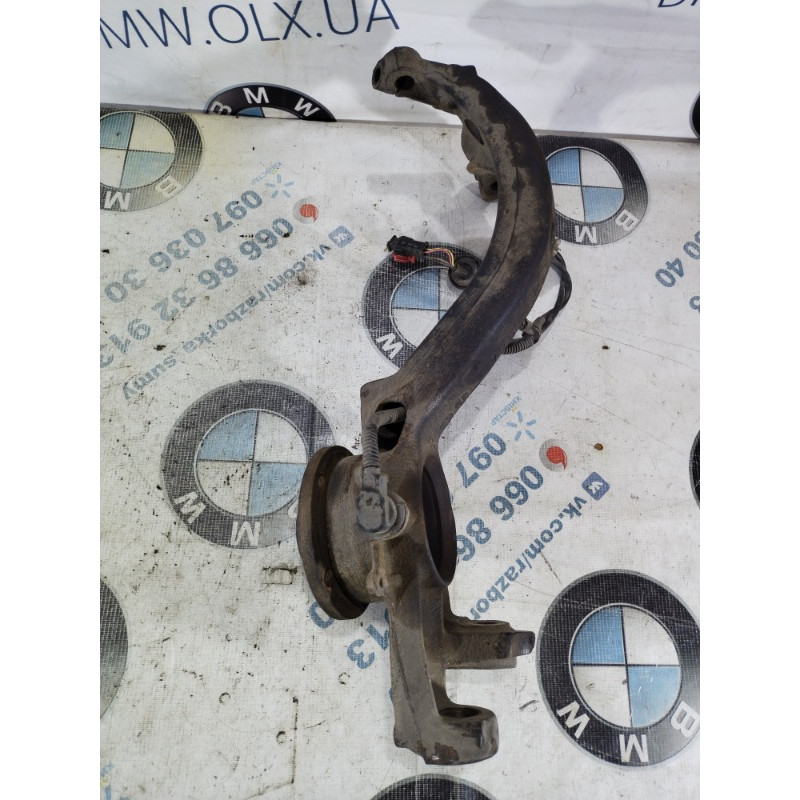 Поворотный кулак (подвеска) Volkswagen Passat B5 2000 2.5 8D0407258AE