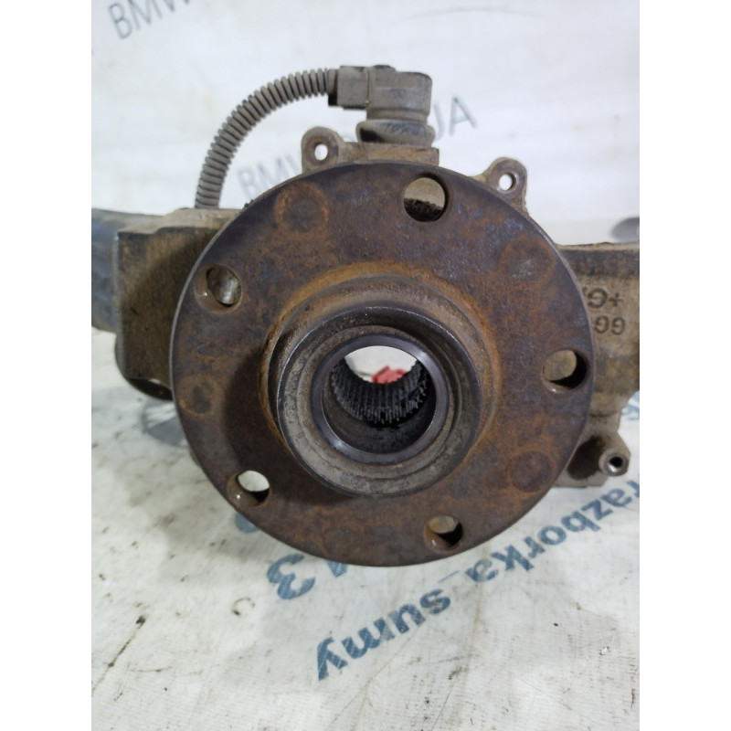 Поворотный кулак (подвеска) Volkswagen Passat B5 2000 2.5 8D0407258AE