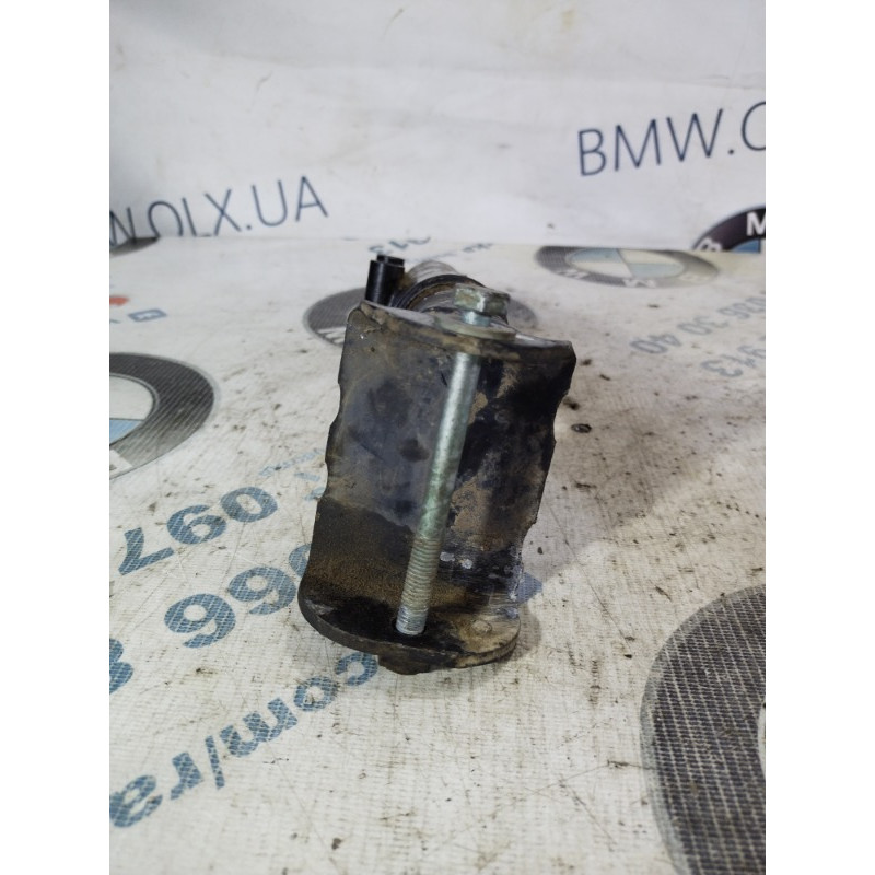 Кронштейн усилителя бампера (стекла и зеркала) Volkswagen Passat B5 2000 2.5 3b0807335c