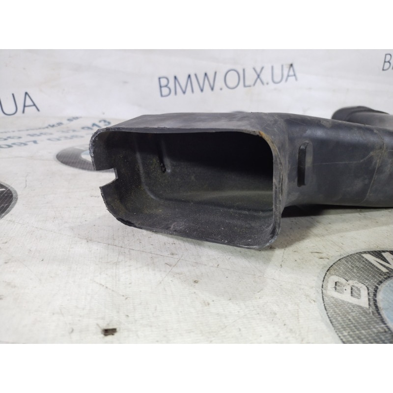 Воздухозаборник (впускная система) BMW 5-series F10 2013 N63B44 13717624030
