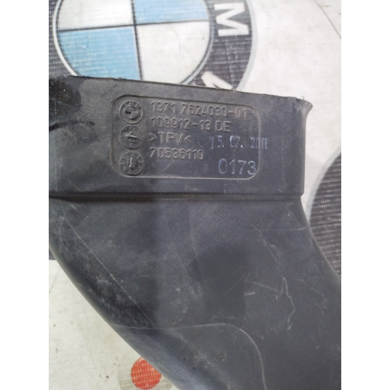 Воздухозаборник (впускная система) BMW 5-series F10 2013 N63B44 13717624030