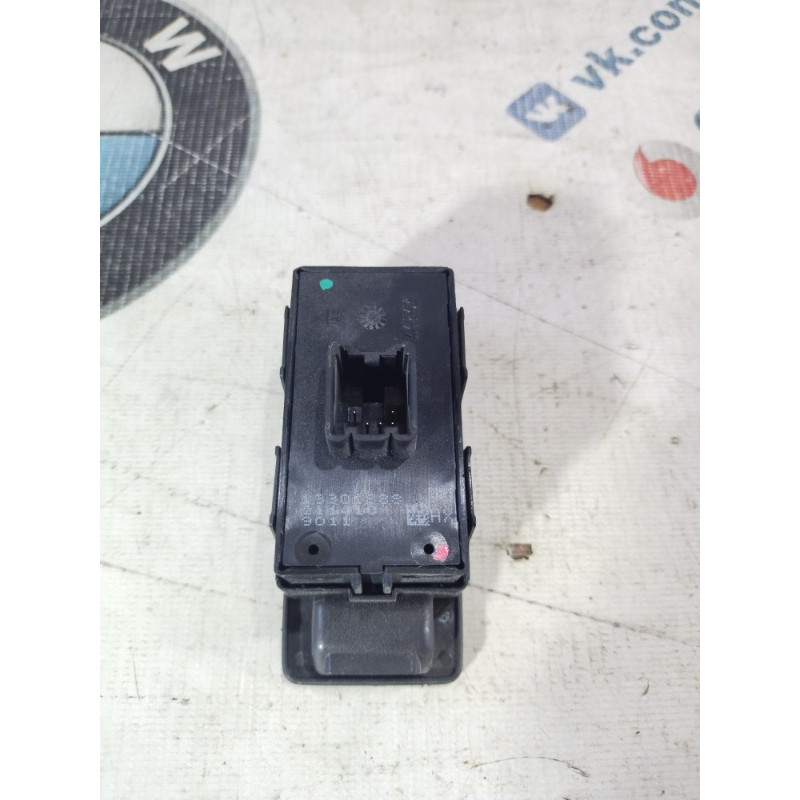 Кнопка стеклоподъемника (электрика / кнопки) Opel Insignia A 2012 2.0 DTH 13301888