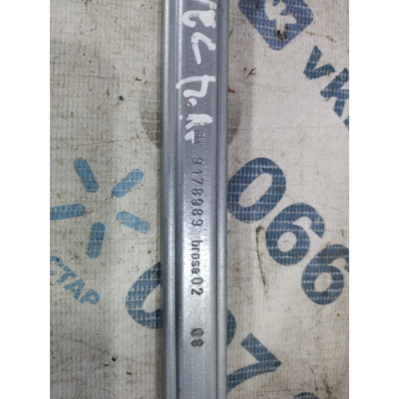 Направляющая стекла двери (кузов и элементы) Opel Vectra C 2.2 Z22YH 9178989