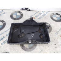 Крепление аккумулятора