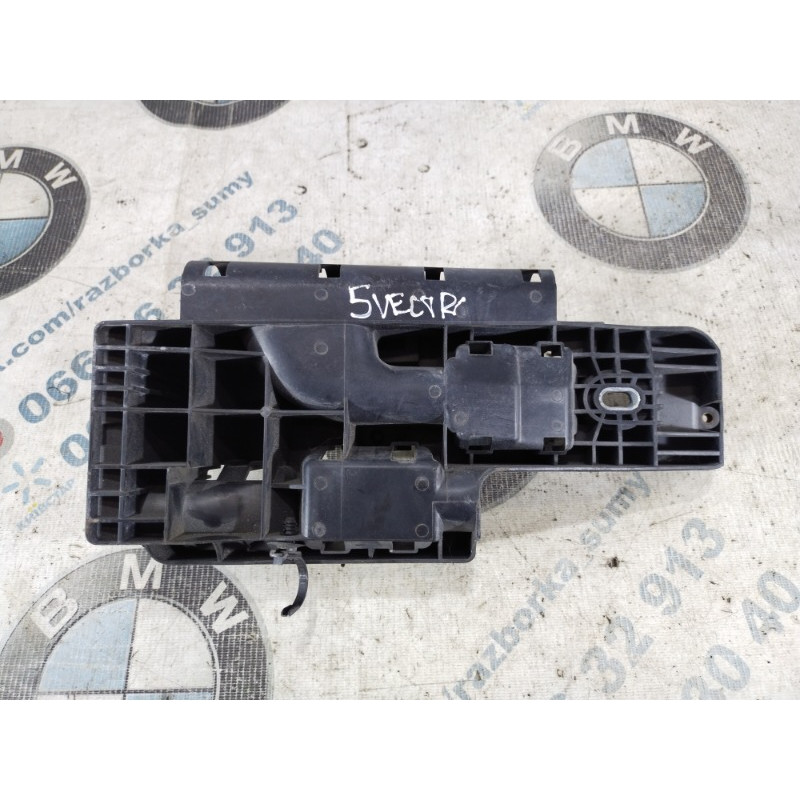 Кронштейн блока предохранителей (кузов и элементы) Opel Vectra C 2005 2.2 SE 24437468