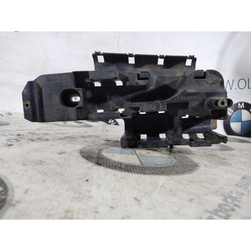 Кронштейн блока предохранителей (кузов и элементы) Opel Vectra C 2005 2.2 SE 24437468