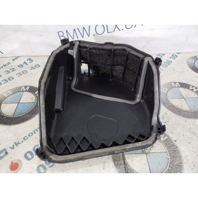 Крышка корпуса воздушного фильтра (впускная система) BMW 5-series F10 2011 N63B44 64119216222