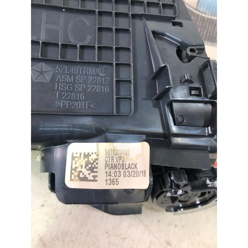 Воздуховод центральный (салон) Jeep Compass MP 2018 2.4 5ZL49TRMAB