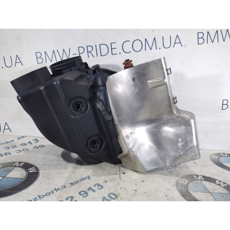 Корпус воздушного фильтра (впускная система) BMW 5-series F10 2011 N63B44 13717577466