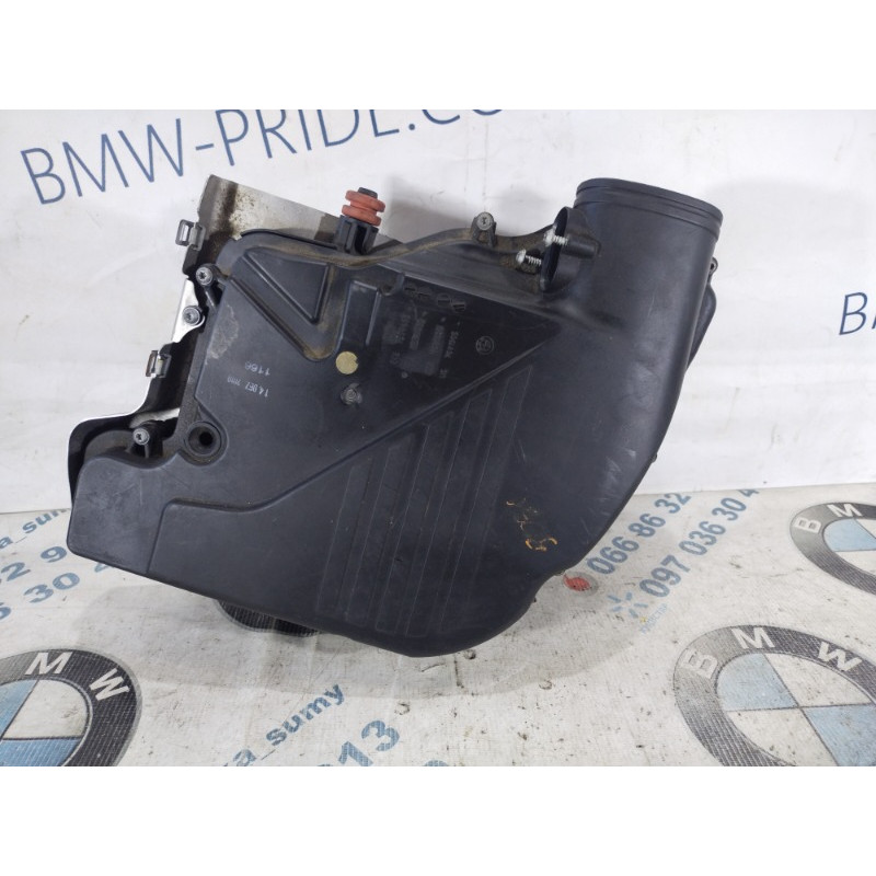 Корпус воздушного фильтра (впускная система) BMW 5-series F10 2011 N63B44 13717577466