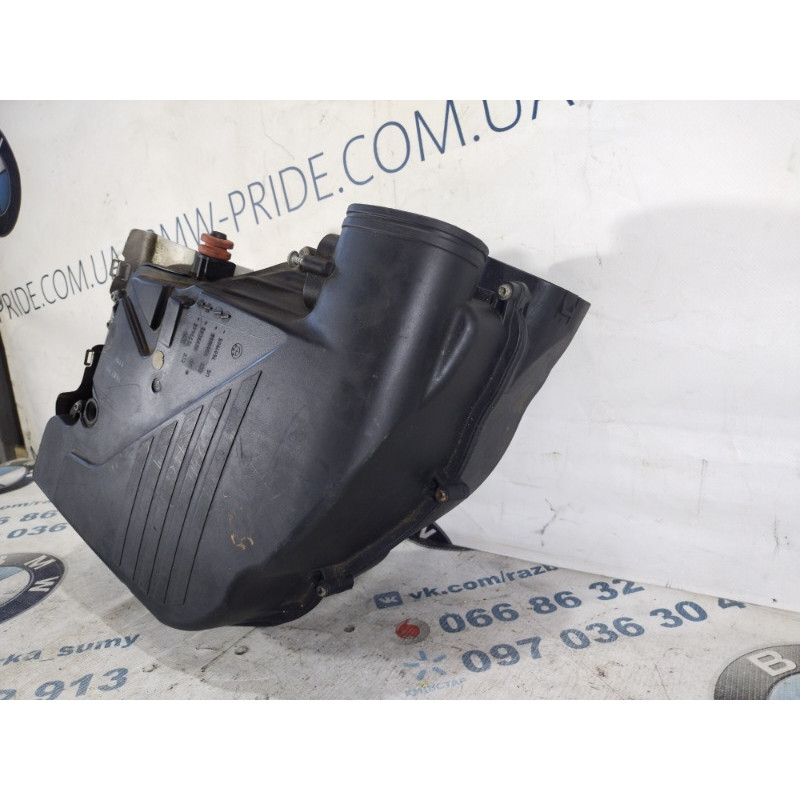 Корпус воздушного фильтра (впускная система) BMW 5-series F10 2011 N63B44 13717577466