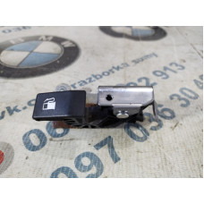 Кнопка открытия лючка топливного бака