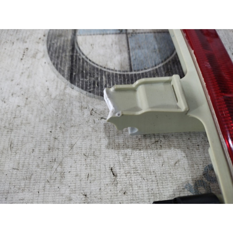 Повторитель стоп сигнала (оптика) Jeep Cherokee KL 2014 2.4 68102902a