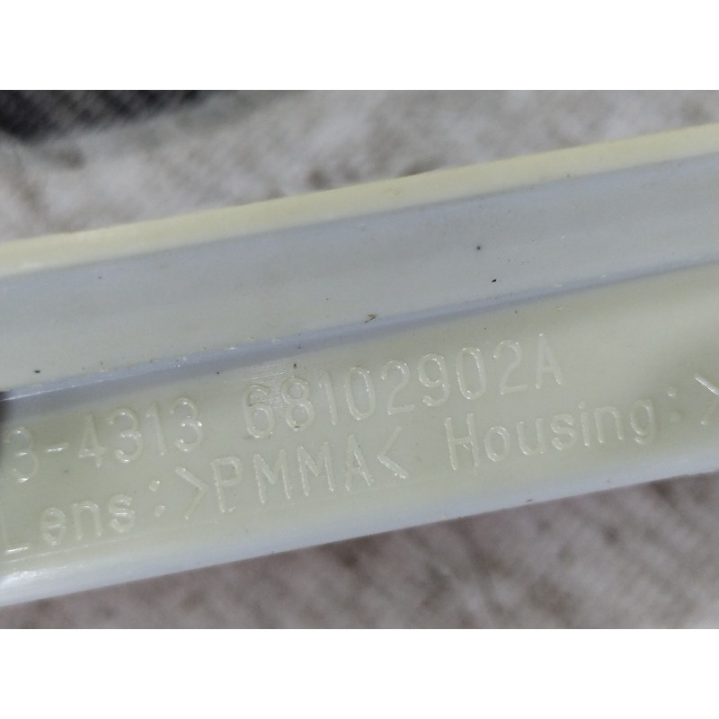 Повторитель стоп сигнала (оптика) Jeep Cherokee KL 2014 2.4 68102902a