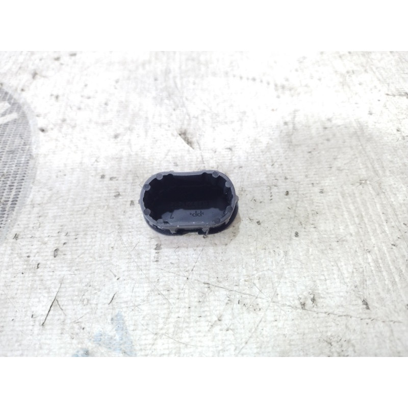 Заглушка (салон) Volkswagen Passat B8 2016 1.8 1k0721989