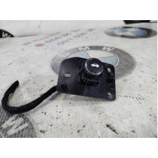 Кнопка открывания крышки багажника