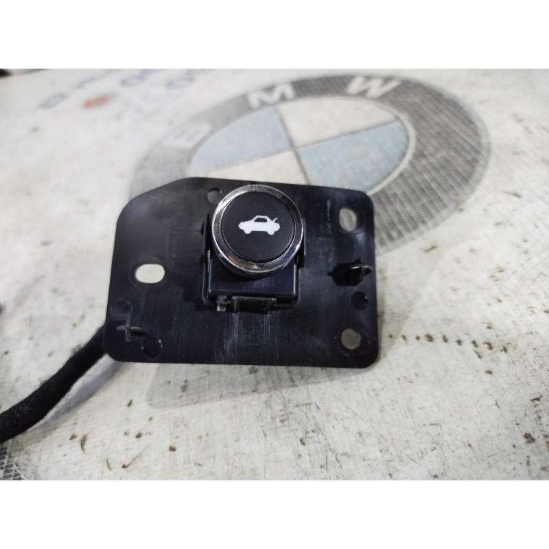 Кнопка открывания крышки багажника (электрика / кнопки) Dodge Dart PF 2014 2.4 68141864aa