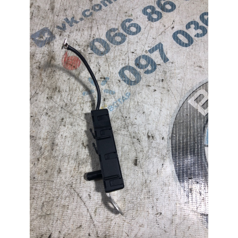 Усилитель антенны (электрика) Volkswagen Passat B8 2016 1.8 3c5035570b