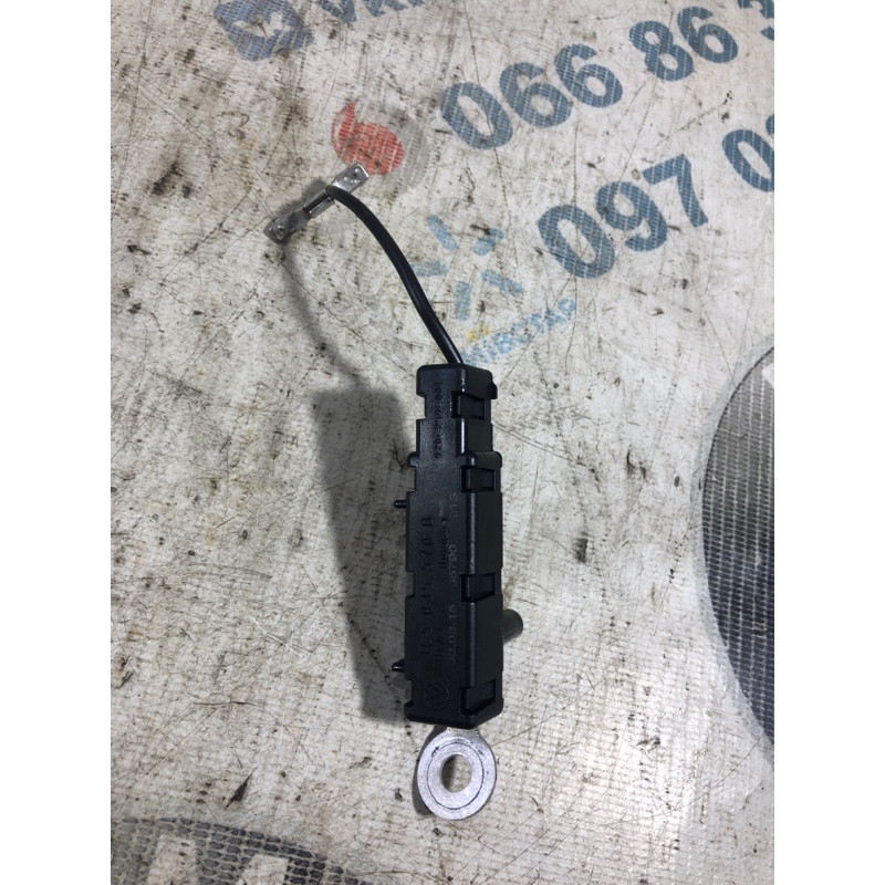 Усилитель антенны (электрика) Volkswagen Passat B8 2016 1.8 3c5035570b