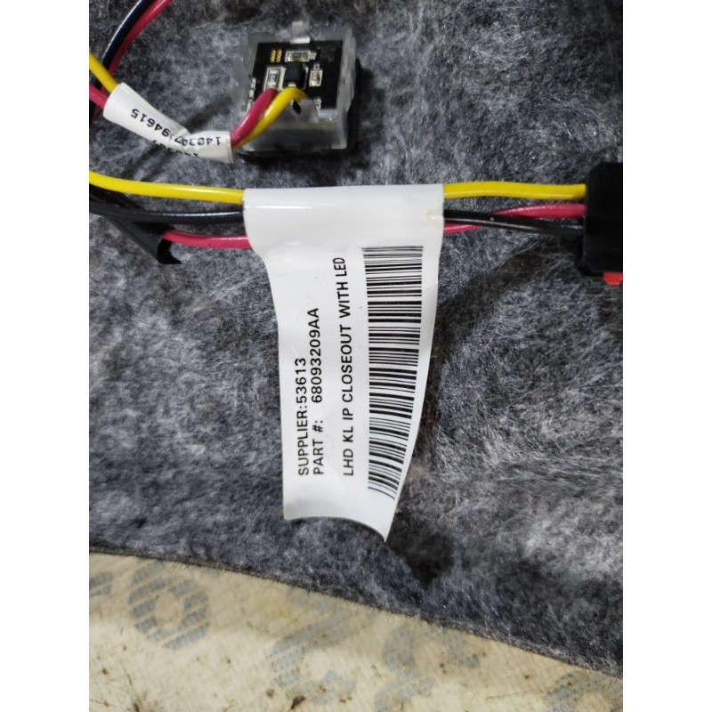 Накладка торпеды (салон) Jeep Cherokee KL 2014 2.4 68093209aa