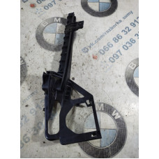 Направляющая стекла двери