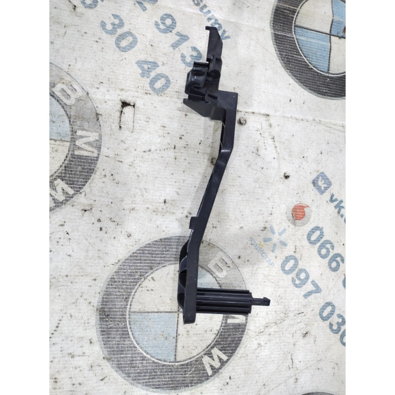 Крепление замка двери (кузов и элементы) Jeep Cherokee KL 2014 2.4 68227409AA