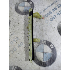 Направляющая стекла двери