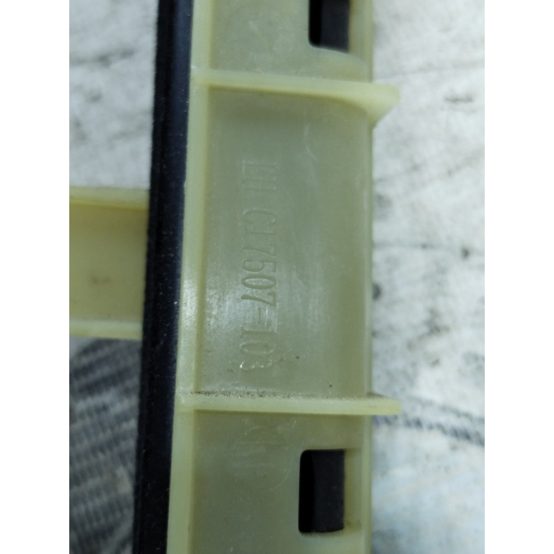 Направляющая стекла двери (кузов и элементы) Jeep Cherokee KL 2014 2.4 68227427AA