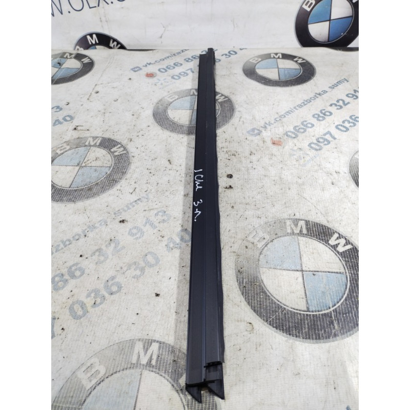 Молдинг стекла внутренний (наружные элементы кузова) Jeep Cherokee KL 2014 2.4 68103097AB