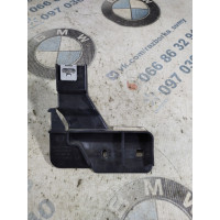 Крепление центральной консоли