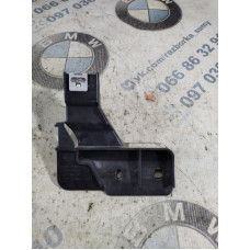 Крепление центральной консоли