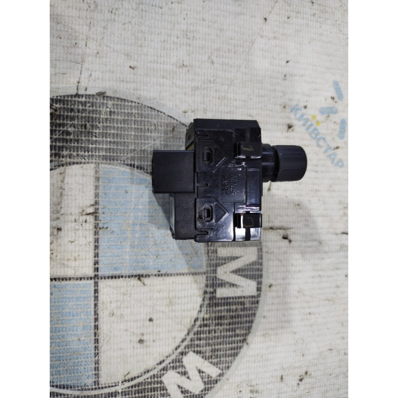 Кнопка регулировки зеркала (электрика / кнопки) Subaru Forester SJ 2015 2.5 83061fj010