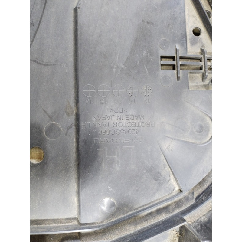 Захист паливного бака (кузов і елементи) Subaru Forester SJ 2014 2.5 42045sg060