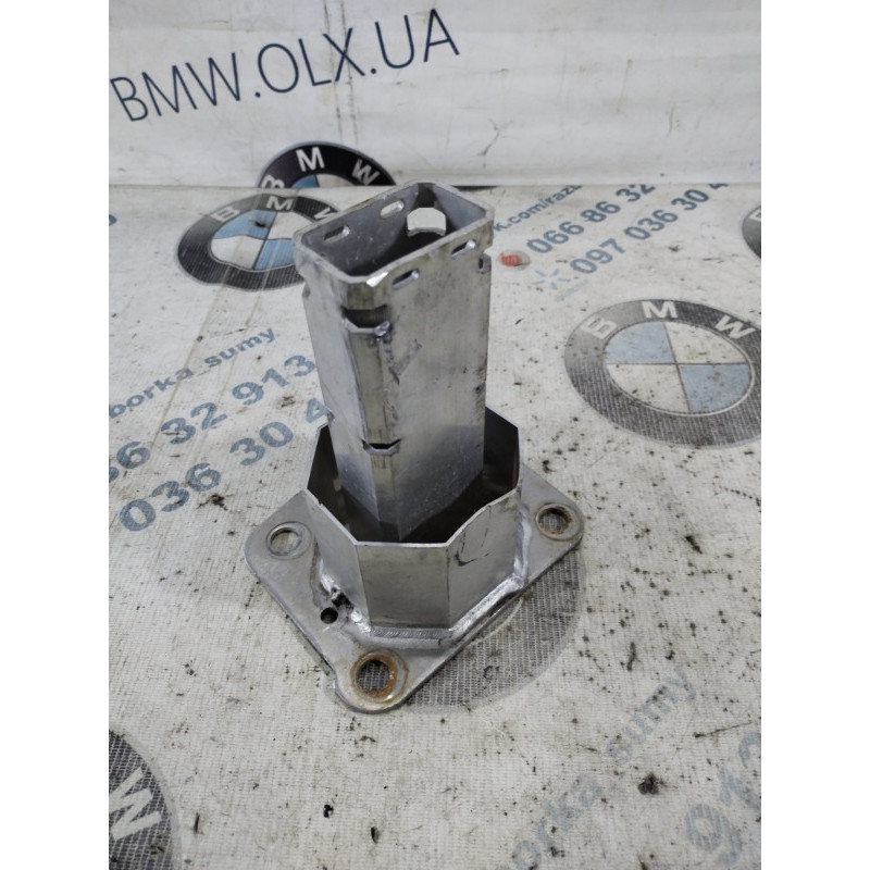 Кронштейн усилителя бампера (стекла и зеркала) Dodge Dart PF 2014 2.4 68187810