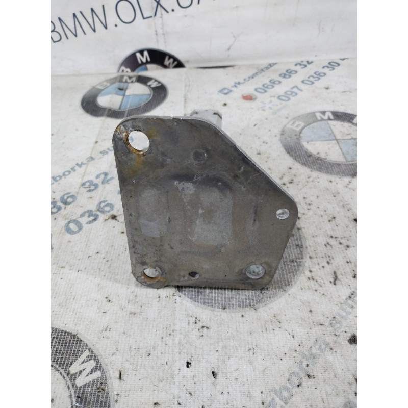 Кронштейн усилителя бампера (стекла и зеркала) Dodge Dart PF 2014 2.4 68187810