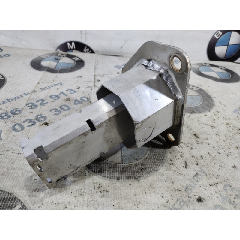 Кронштейн усилителя бампера (стекла и зеркала) Dodge Dart PF 2014 2.4 68187810